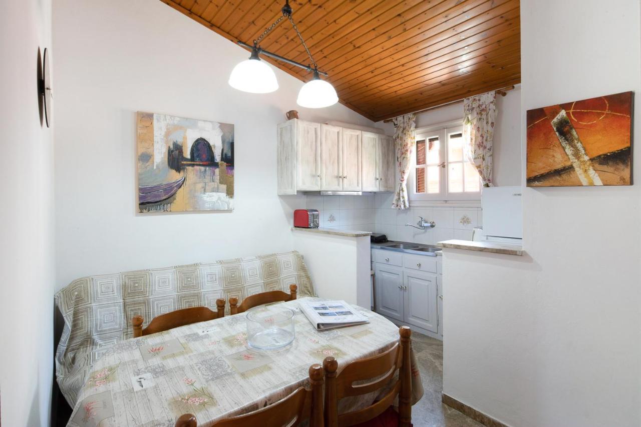 Amalia Cottages Агиос Гордиос Екстериор снимка