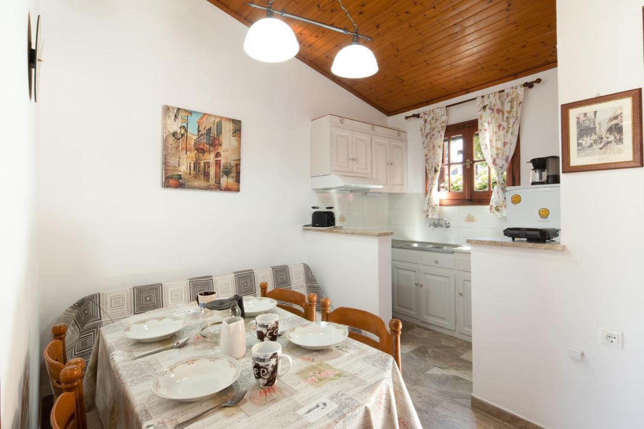 Amalia Cottages Агиос Гордиос Екстериор снимка