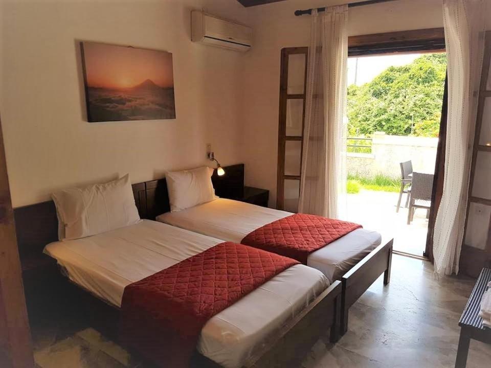 Amalia Cottages Агиос Гордиос Екстериор снимка